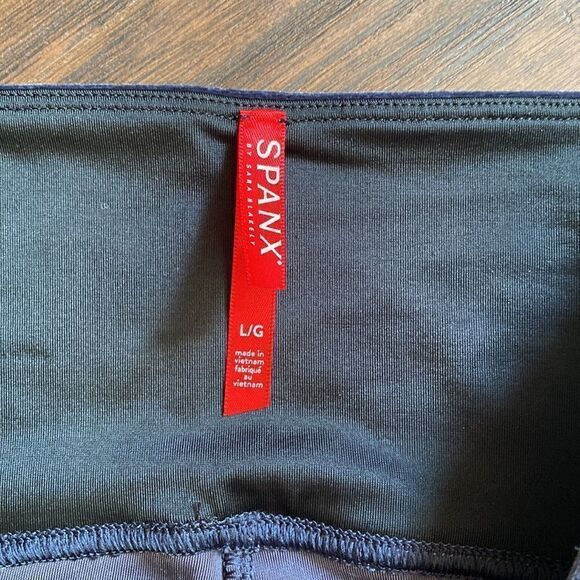 SPANX Velvet Leggings in Lapis Night - Size Large - Picture 8 of 12